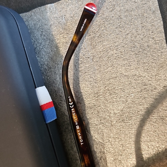 Tommy Hilfiger NWOT tortoise sunglasses Gorgeous! - Picture 4 of 6